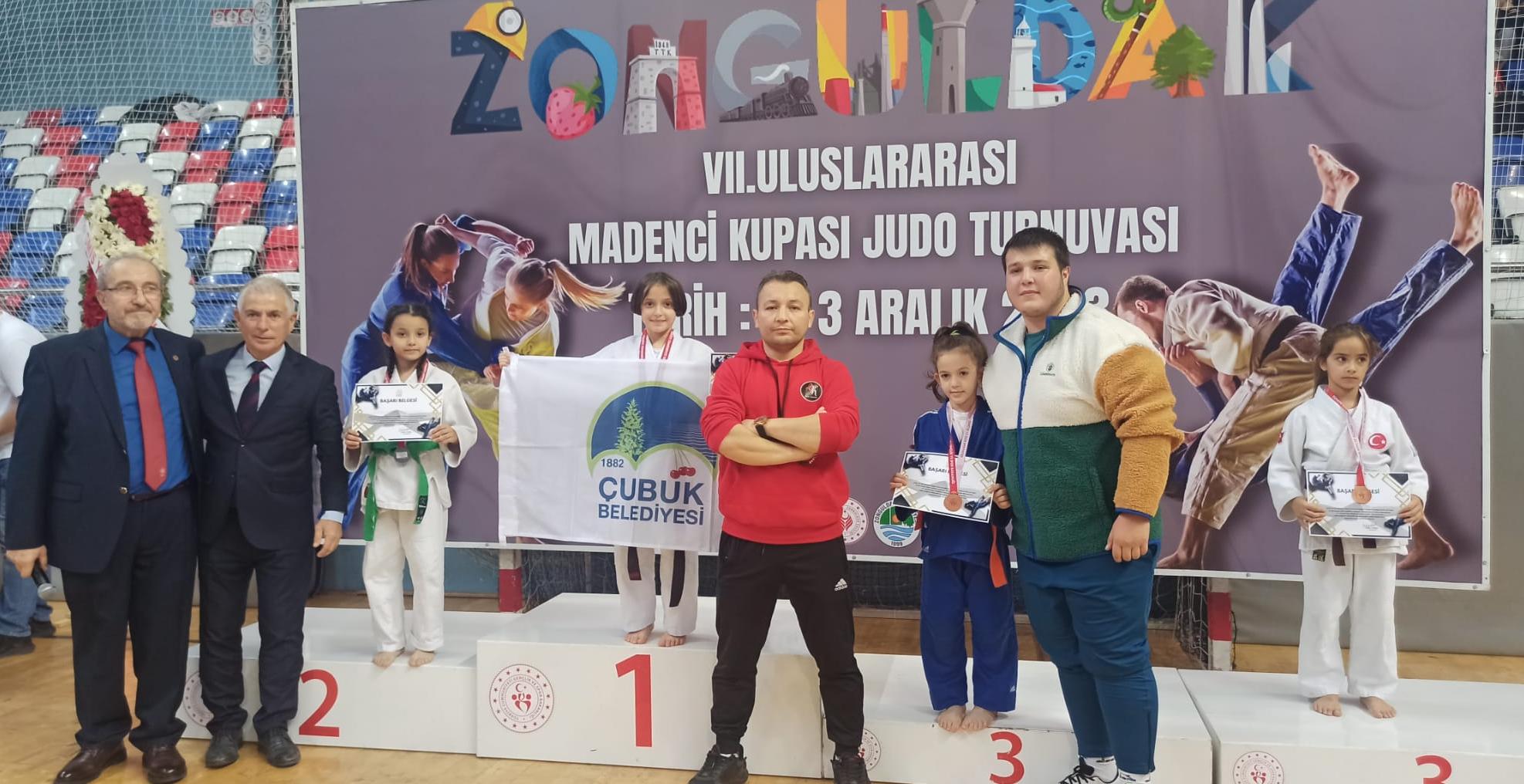 Çubuk Belediye Başkanı Demirbaş’tan judoculara tebrik