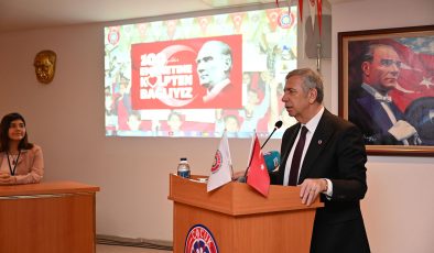 Çocuk Meclisi Üyeleri Mazbatalarını Mansur Yavaş’tan Aldı