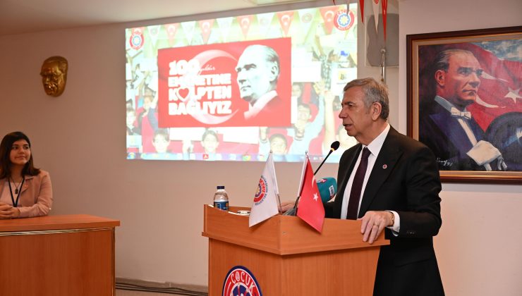 Çocuk Meclisi Üyeleri Mazbatalarını Mansur Yavaş’tan Aldı