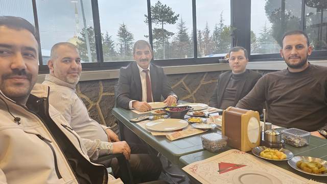 ANAHTAR PARTİ ÇUBUK İLÇE BAŞKANIYÜKSEL KARAKURT  TÜRKİYE ŞU ANDA ÇÖKÜŞ YAŞAMAKTADIR