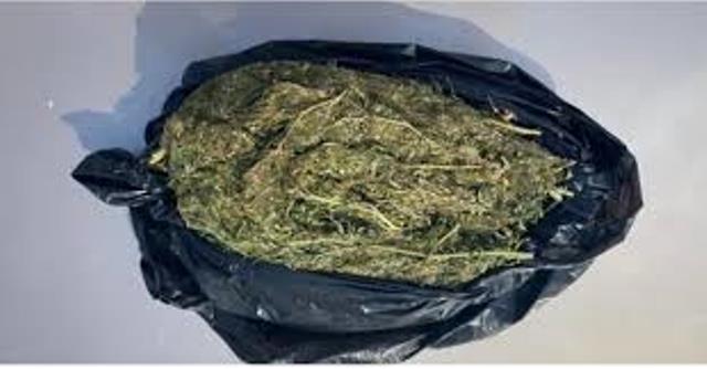   ÇUBUK POLİSİ 800 GR ESRAR  İLE 500 ADET UYUŞUTURUCU  HAP YAKALADI