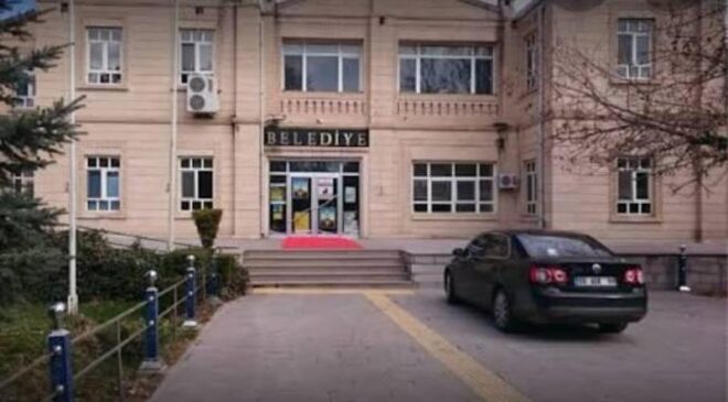   Taş Bina Tartışması mı, Çubuk’un Geleceği mi?    Refik Bayram