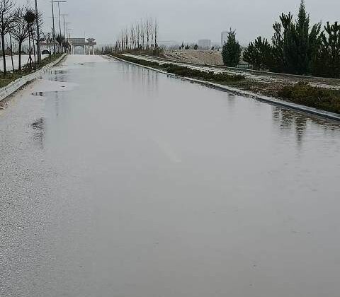 AYBÜ KAMPÜSÜ SULAR ALTINDA: 15 BİN ÖĞRENCİ HER YAĞMURDA MAĞDUR!